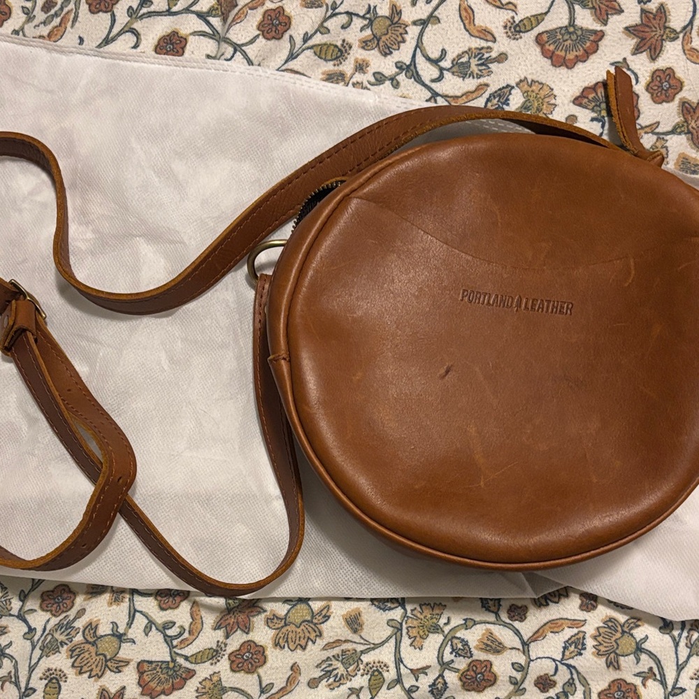 Portland Leather Tan Circle Crossbody Bag- Large